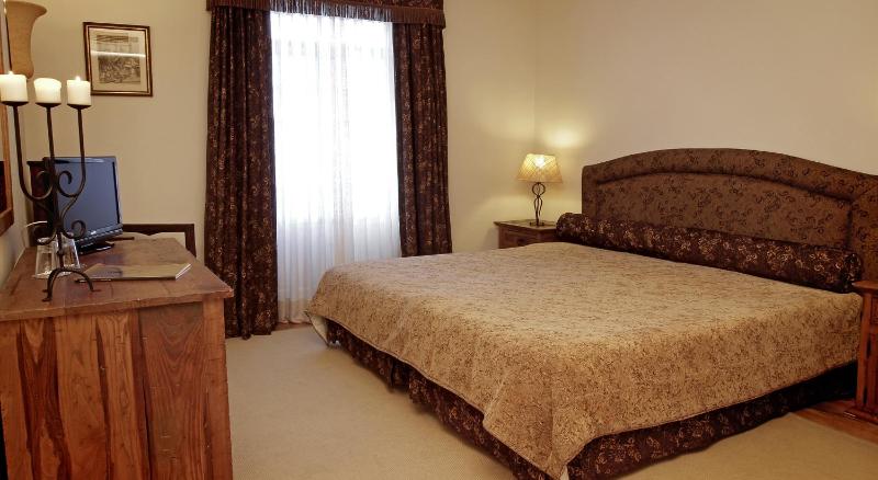 Standard Double or Twin Room image 4