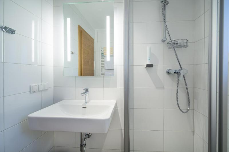 Double Room with Balcony image 4