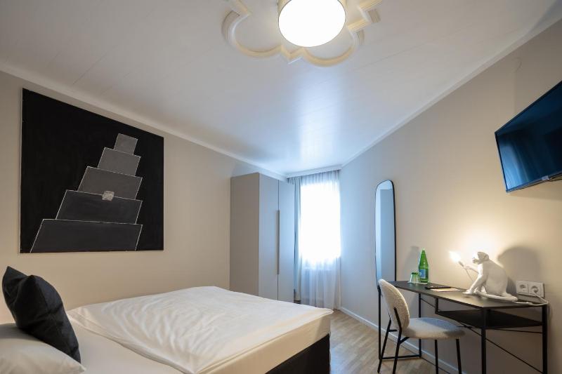 Single Room image 3