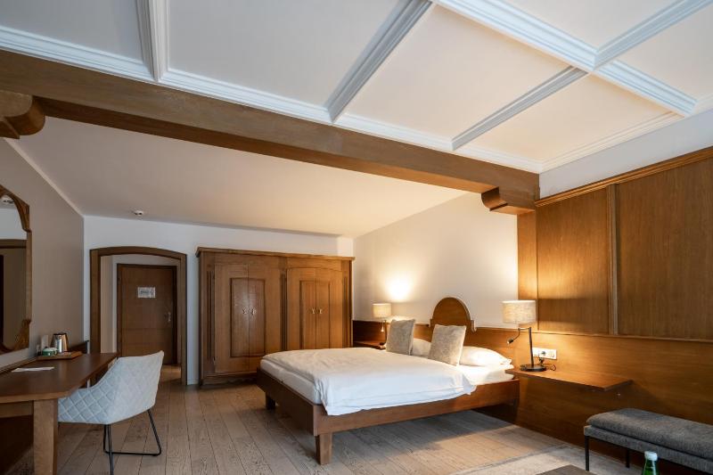 Hahnenkamm Double Room with Balcony image 3