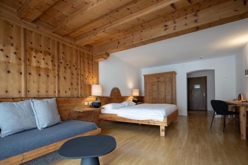 Hahnenkamm Double Room with Balcony image 2