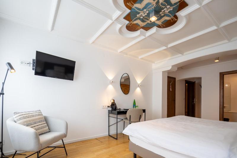 Superior Double Room image 3
