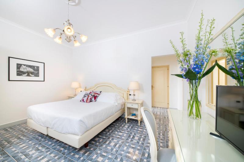 Superior Double Room image 4