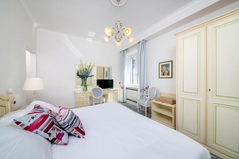 Superior Double Room image 1