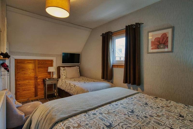 One-Bedroom Apartment image 4