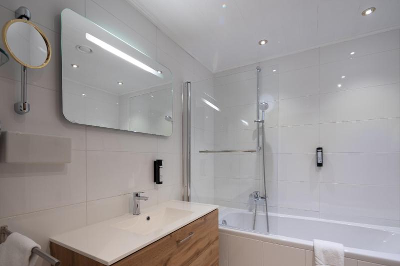 Hahnenkamm Double Room with Balcony image 1