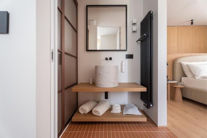 Superior Double Room image 3
