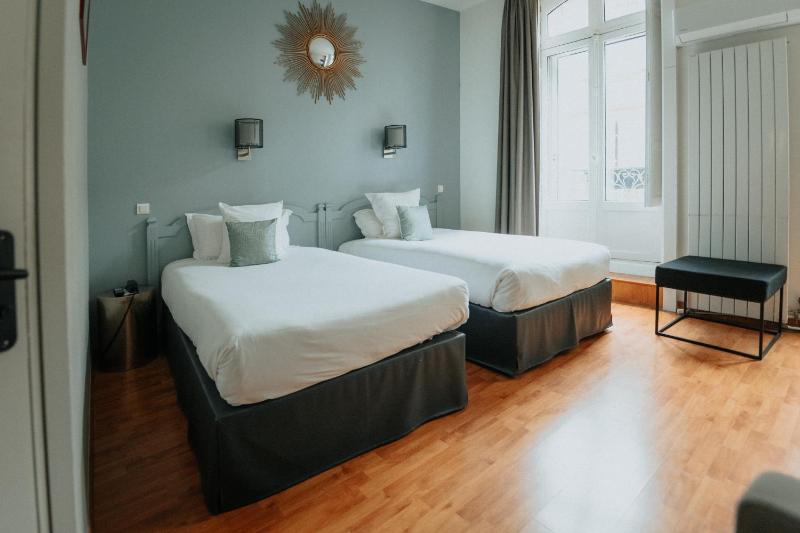 Superior Twin Room image 1