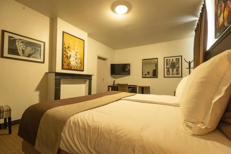 Double Room image 4