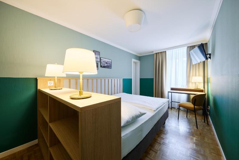 Double or Twin Room image 3
