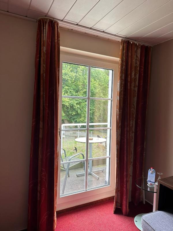 Family Room image 3