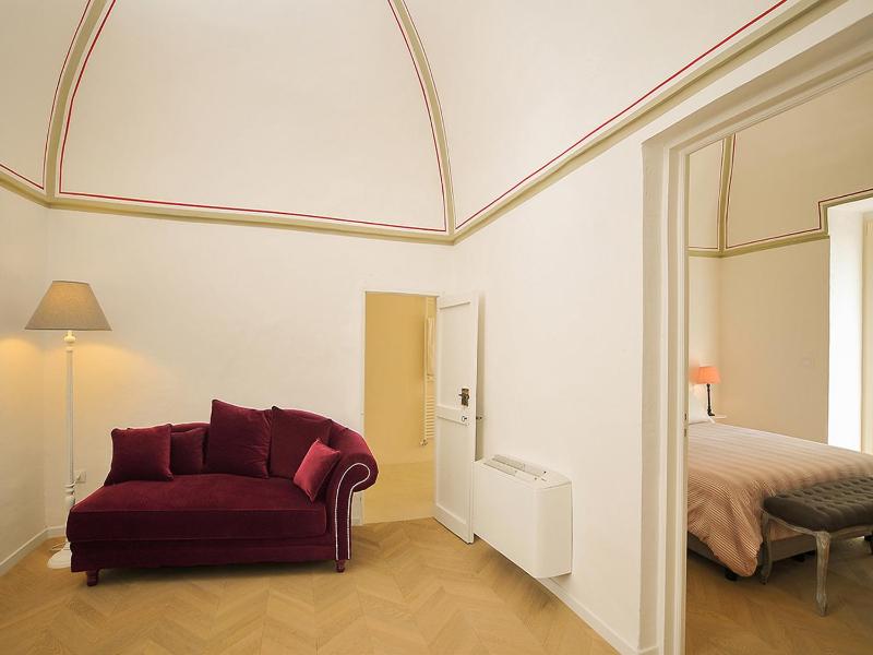 Deluxe Suite image 1