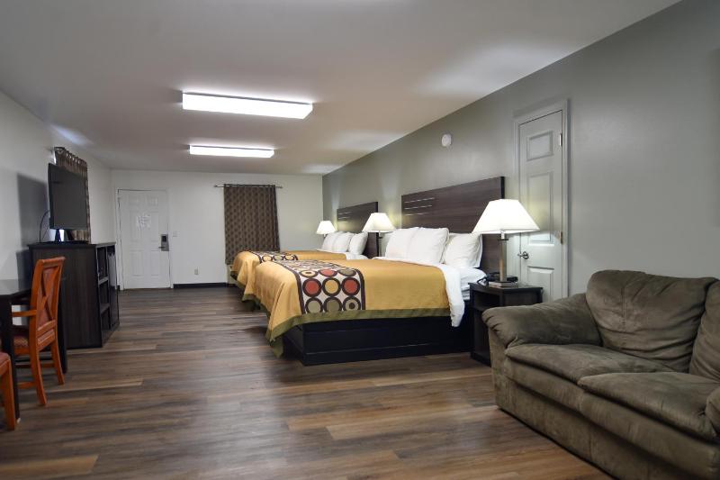 Deluxe King Room with 2 King-Beds - Non-Smoking image 2