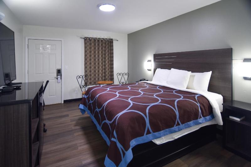 King Room image 3