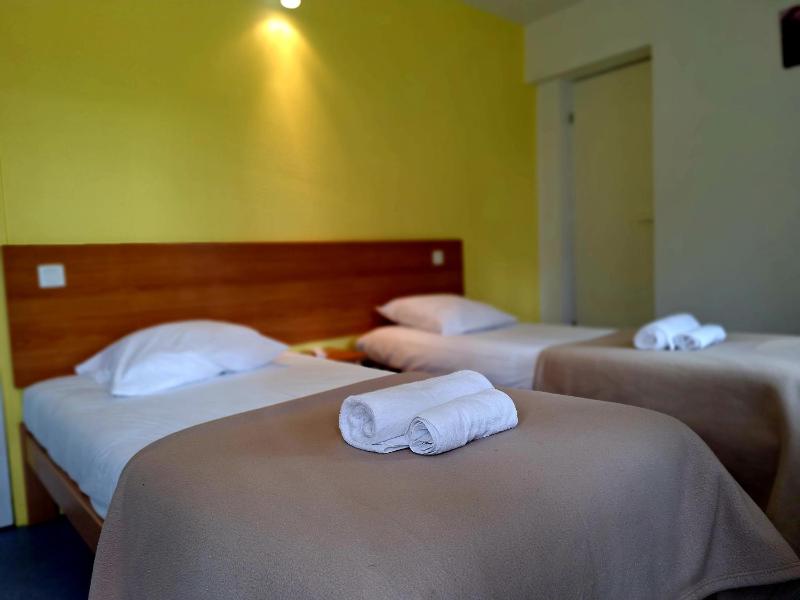 Standard Twin Room image 1