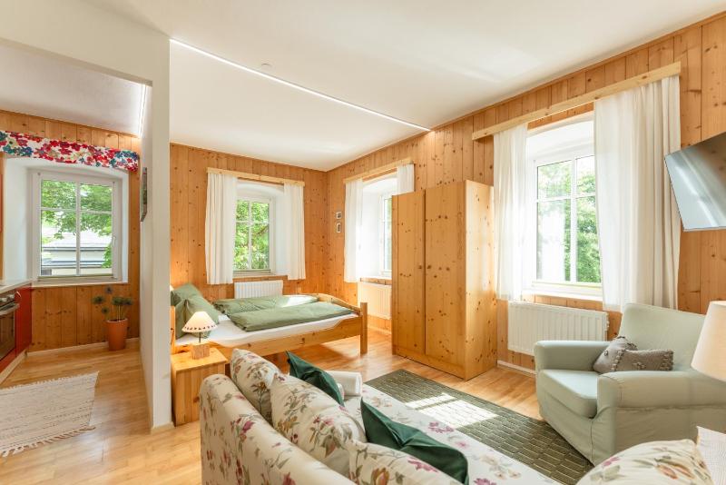 Studio Apartment image 1