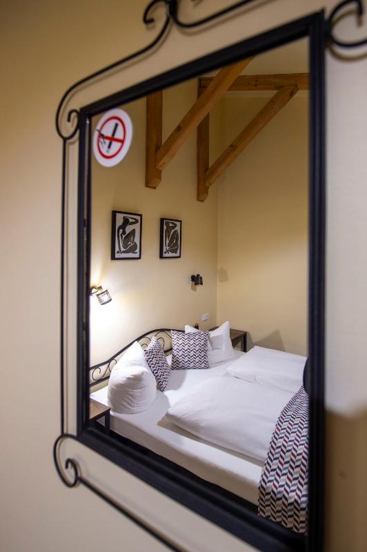 Superior Queen Room image 4