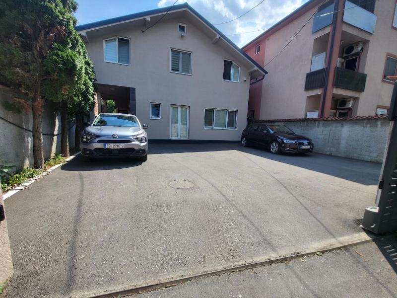 One-Bedroom Apartment image 4