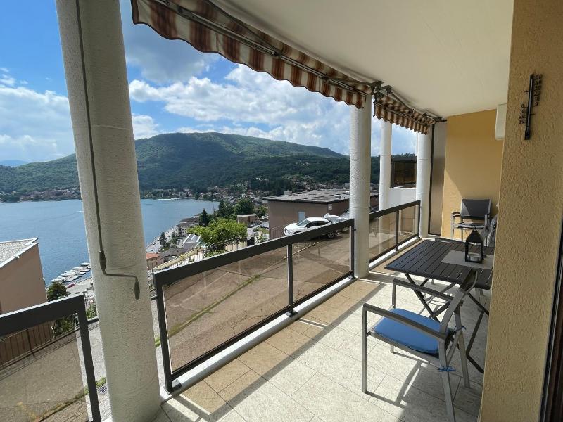 Two-Bedroom Apartment with Balcony and Lake View image 2