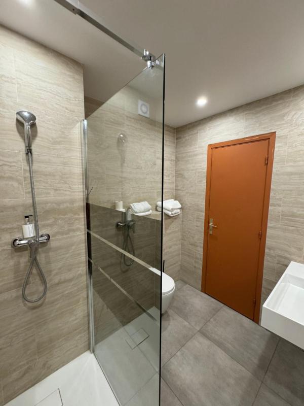 Standard Triple Room image 3