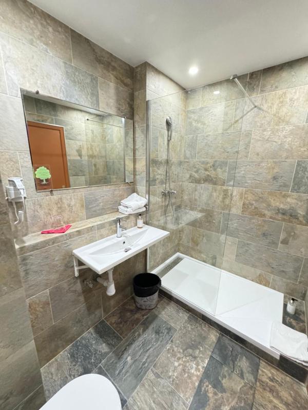 Standard Triple Room image 4