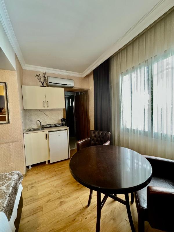 Deluxe Room image 3