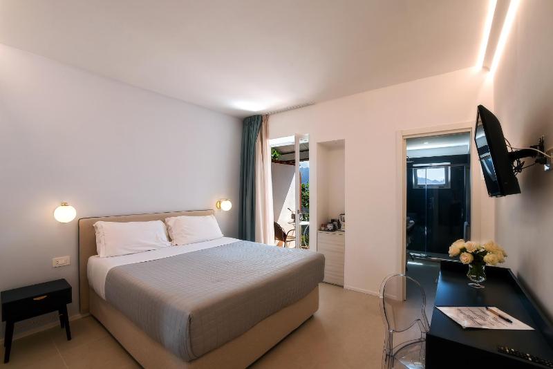 Double Room with Mountain View image 3