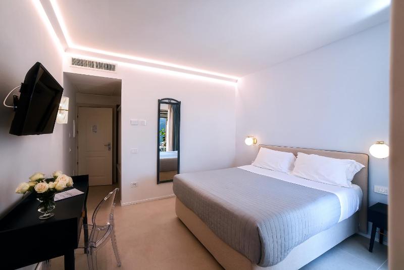 Double Room with Mountain View image 4