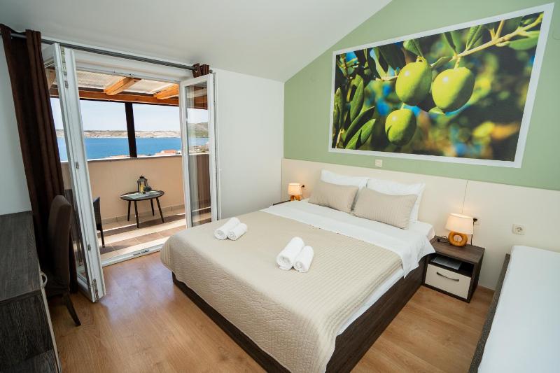 Double Room with Balcony and Sea View image 1