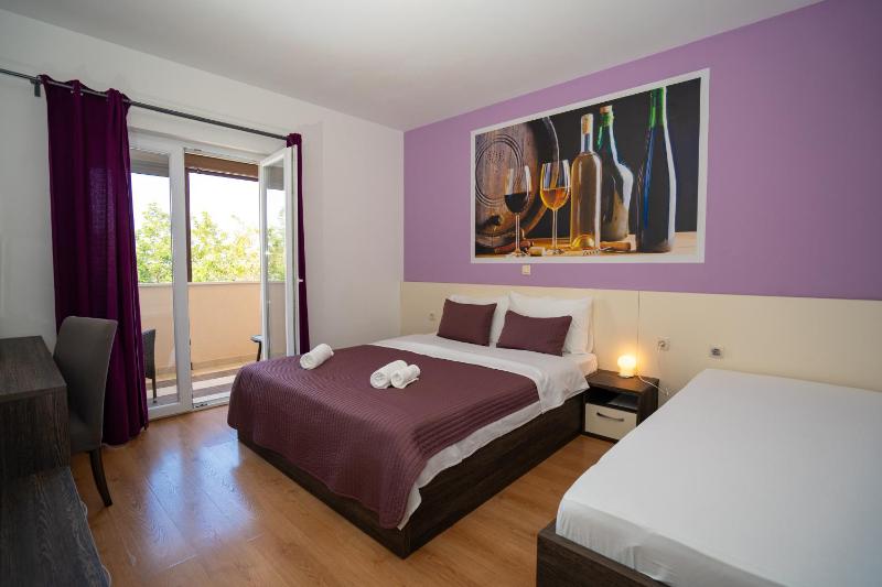Double Room with Balcony and Sea View image 4