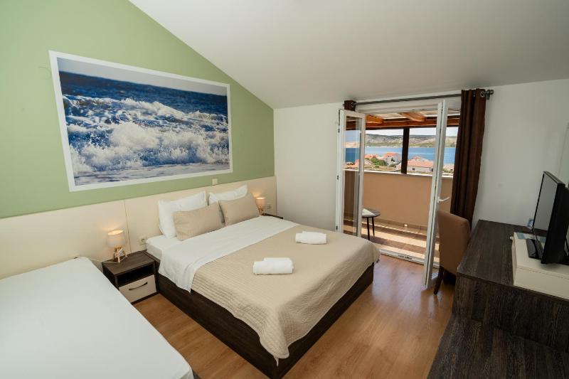 Triple Room with Balcony and Sea View image 1