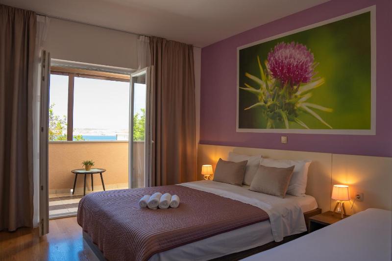 Quadruple Room with Balcony and Sea View image 1