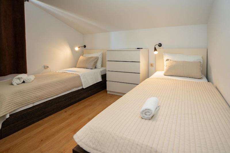 Quadruple Room with Balcony and Sea View image 4
