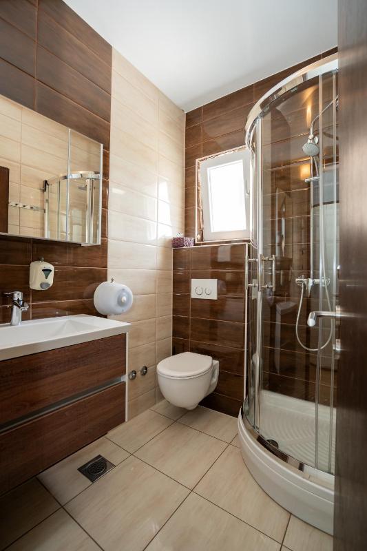 Triple Room with Balcony image 2