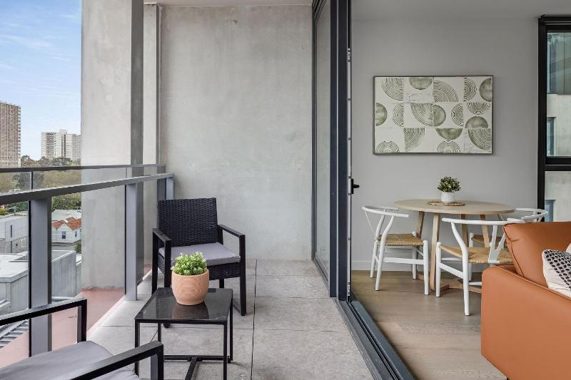 Richmond Apartments with Urban Rest - image 9