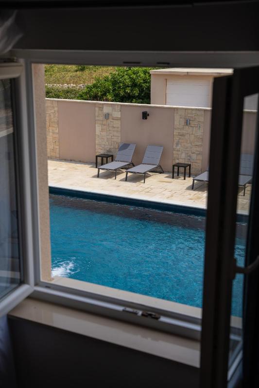 Triple Room with Balcony image 3