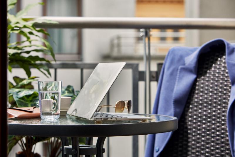 Deluxe Studio image 2