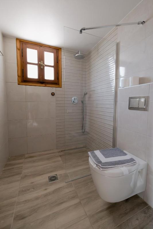 Twin Room image 3