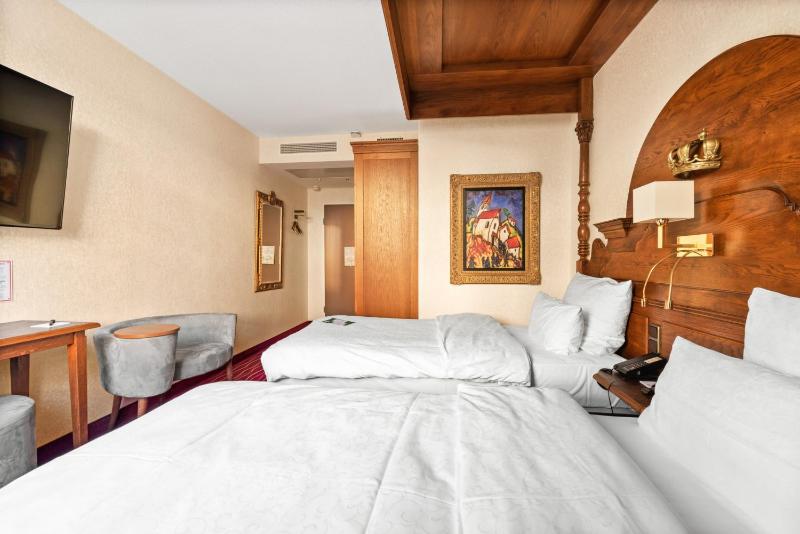 Double Room image 2