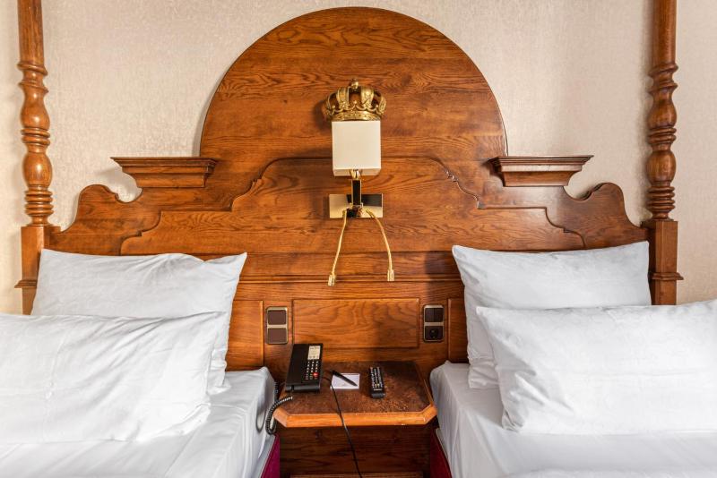 Double Room image 3