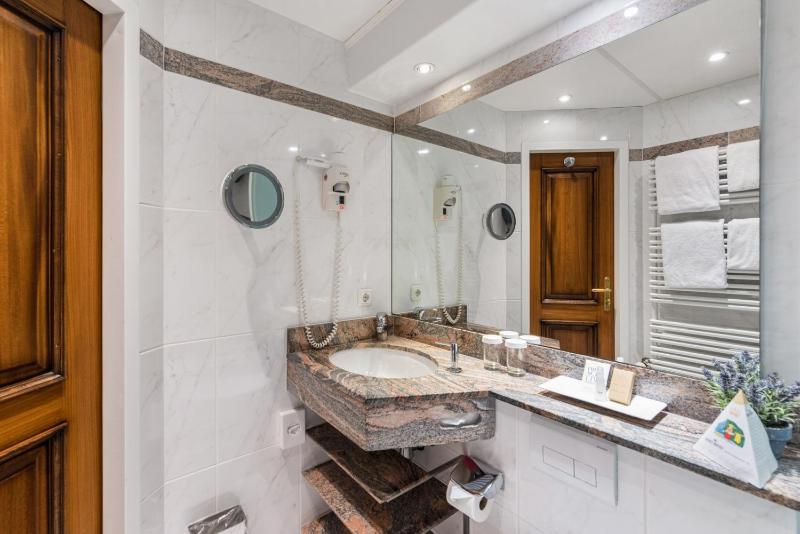 Superior Double Room image 2