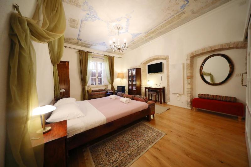 Deluxe Apartment image 3