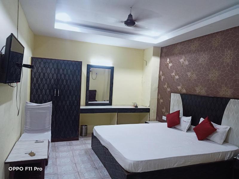 Hotel Ambassador Inn - image 9