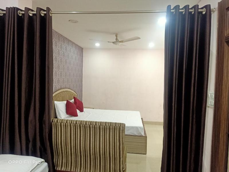 Hotel Ambassador Inn - image 11