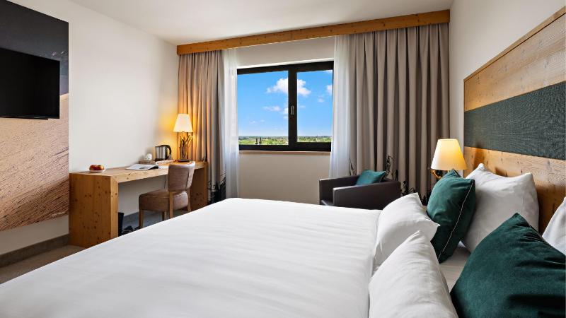 Premium Double or Twin Room image 4