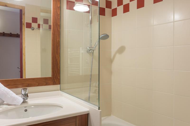 One-Bedroom Apartment with Sleeping Alcove (6 People) image 1