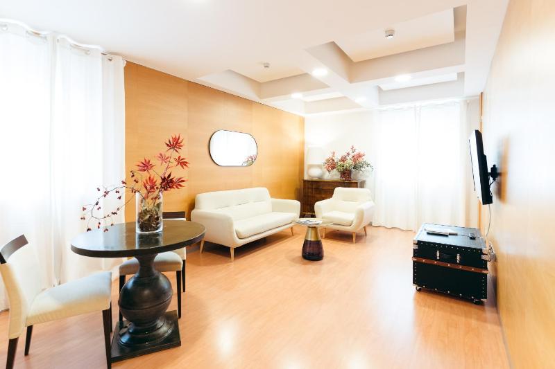Deluxe Junior Suite image 4