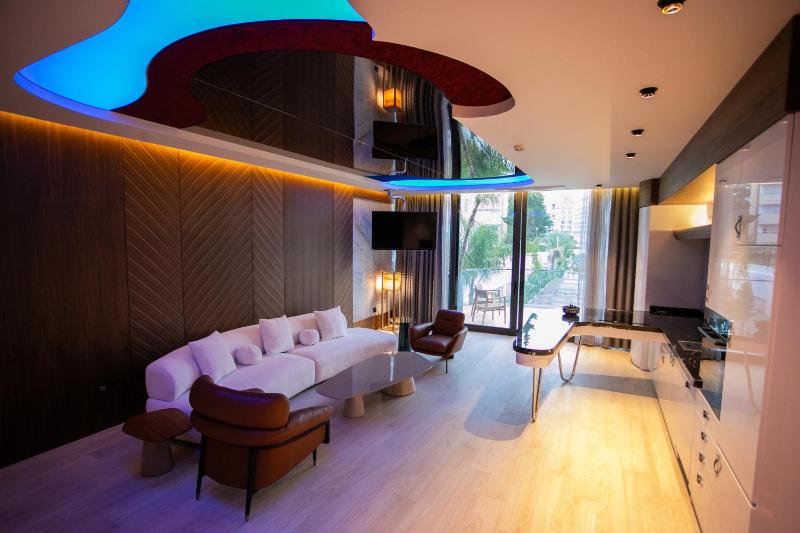 Deluxe Suite image 3