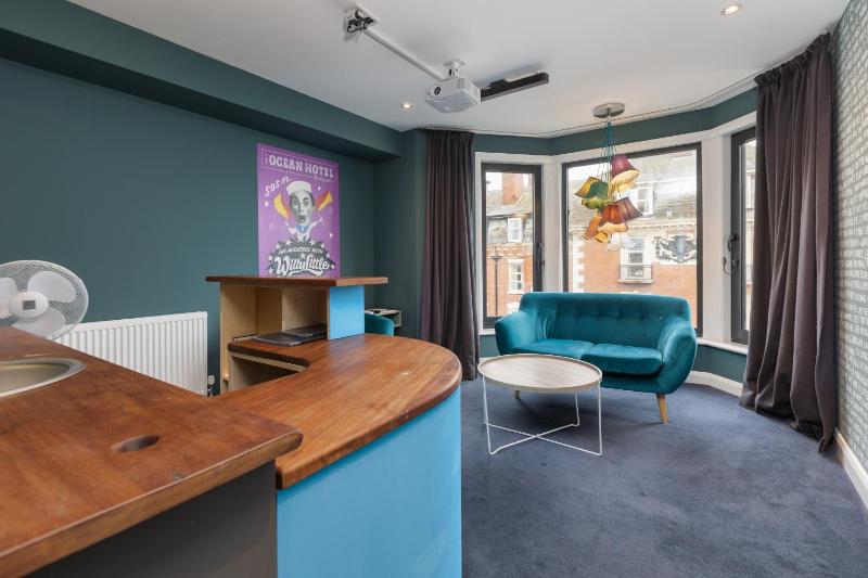 Deluxe Suite with Sea View image 4