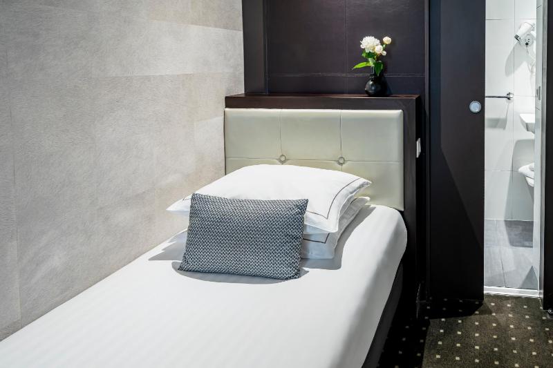 Single Room image 3